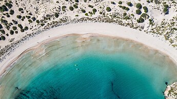 W Costa Navarino