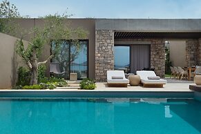 W Costa Navarino