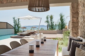 W Costa Navarino