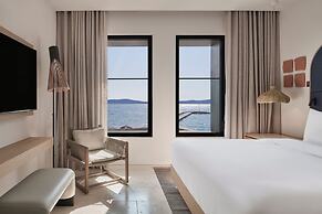 W Costa Navarino