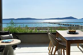 W Costa Navarino