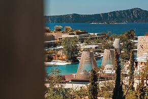 W Costa Navarino