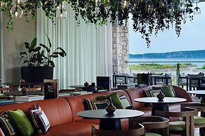 W Costa Navarino