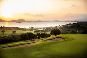 W Costa Navarino