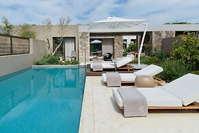 W Costa Navarino
