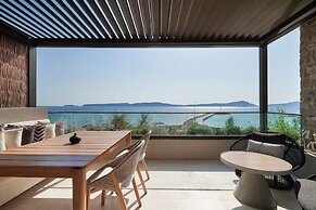 W Costa Navarino