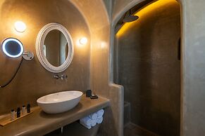 AVAL All Suite