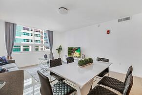 Modern 2-BD Condo in the Heart of Miami
