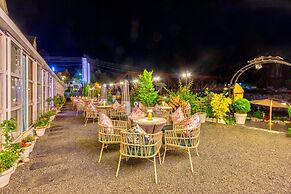 PARADISE - The Whitehouse Cafe