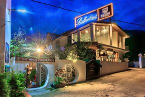 PARADISE - The Whitehouse Cafe