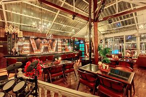 PARADISE - The Whitehouse Cafe