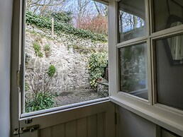 4 Alma Road