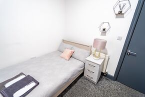 Spacious Studio Near City Centre!