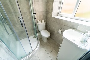 Spacious Studio Near City Centre!