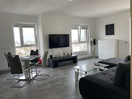 Lakeview 2 Room Penthouse Rooftop W15