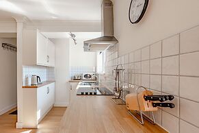 Luxury 2 Bed Room Lake View Apt Bowness Parking