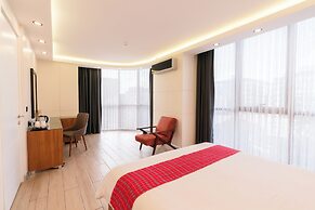 Maa Hotel and Suites