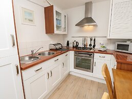 8 Munday Cottages