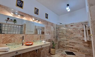 Residencia La Cava