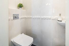 Luxurious Apartment At City Center