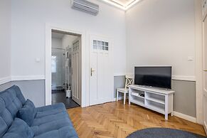 Luxurious Apartment At City Center