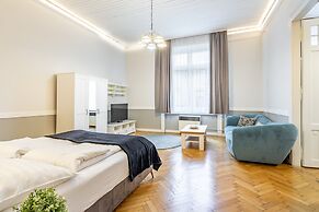 Luxurious Apartment At City Center