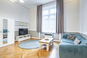 Luxurious Apartment At City Center
