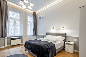 Luxurious Apartment At City Center