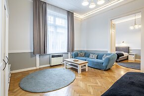 Luxurious Apartment At City Center