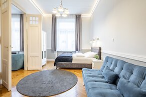 Luxurious Apartment At City Center