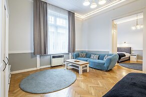 Central Luxury Apartment