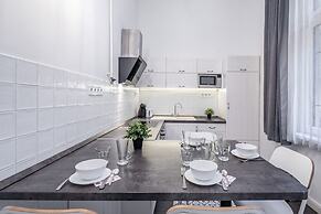 Central Luxury Apartment
