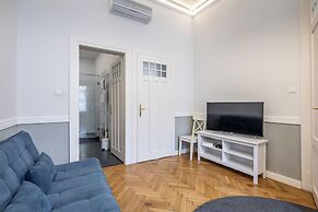 Central Luxury Apartment