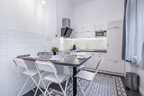 Central Luxury Apartment