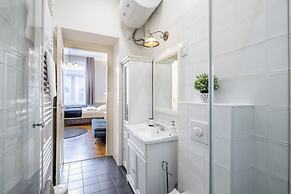 Central Luxury Apartment