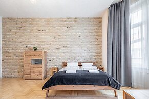 Central Luxury Apartment