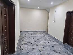 Gujar Khan - 3 Bed Apartment - Sleeps 6 - Parking
