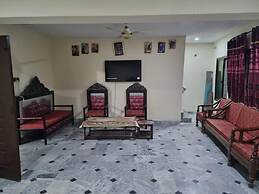 Gujar Khan - 3 Bed Apartment - Sleeps 6 - Parking