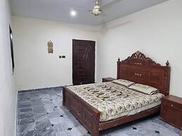 Gujar Khan - 3 Bed Apartment - Sleeps 6 - Parking