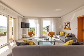 Villa-view, Pool, Bbq, Playground & Fire pit
