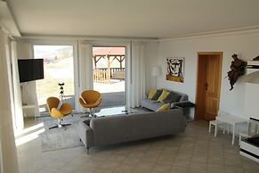 Villa-view, Pool, Bbq, Playground & Fire pit