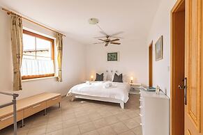 Villa-view, Pool, Bbq, Playground & Fire pit