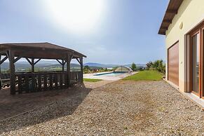 Villa-view, Pool, Bbq, Playground & Fire pit