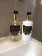 Stylish Serviced Apartment in Reading
