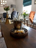 Stylish Serviced Apartment in Reading