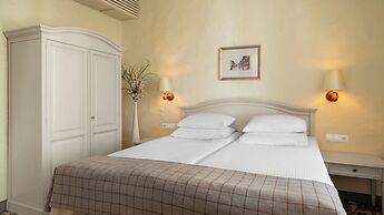 Rixwell Collection Savoy Boutique Hotel