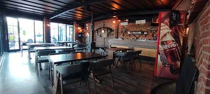 Ceneviz Suit Hotel