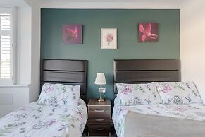 Room-apple House Wembley - Family Room w