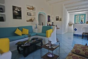 Charming Mediterranean House Surrounded by a Natural Oasis