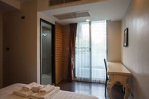 2C - 2 Bedroom Downtown Apartment With Shared Pool